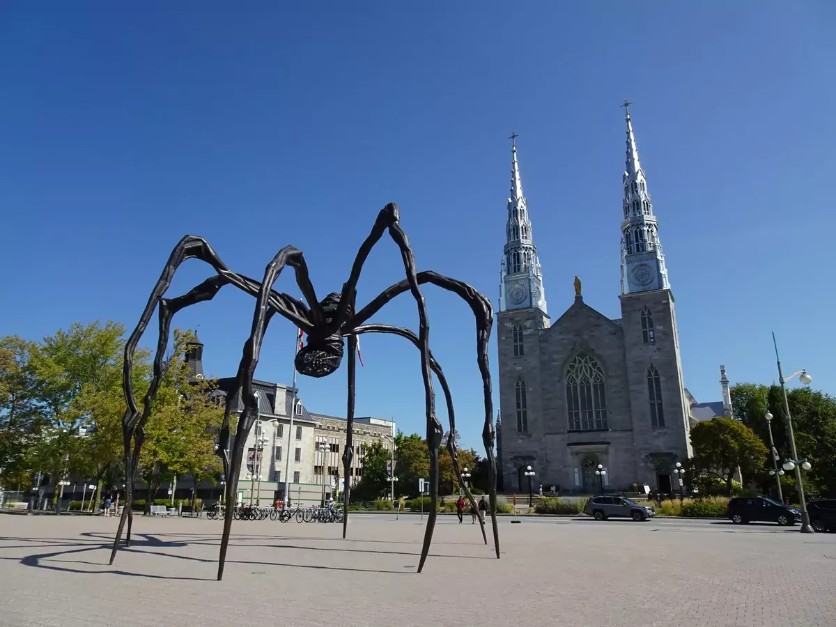 5-Basilica-Notre-Dame-mit-Maman