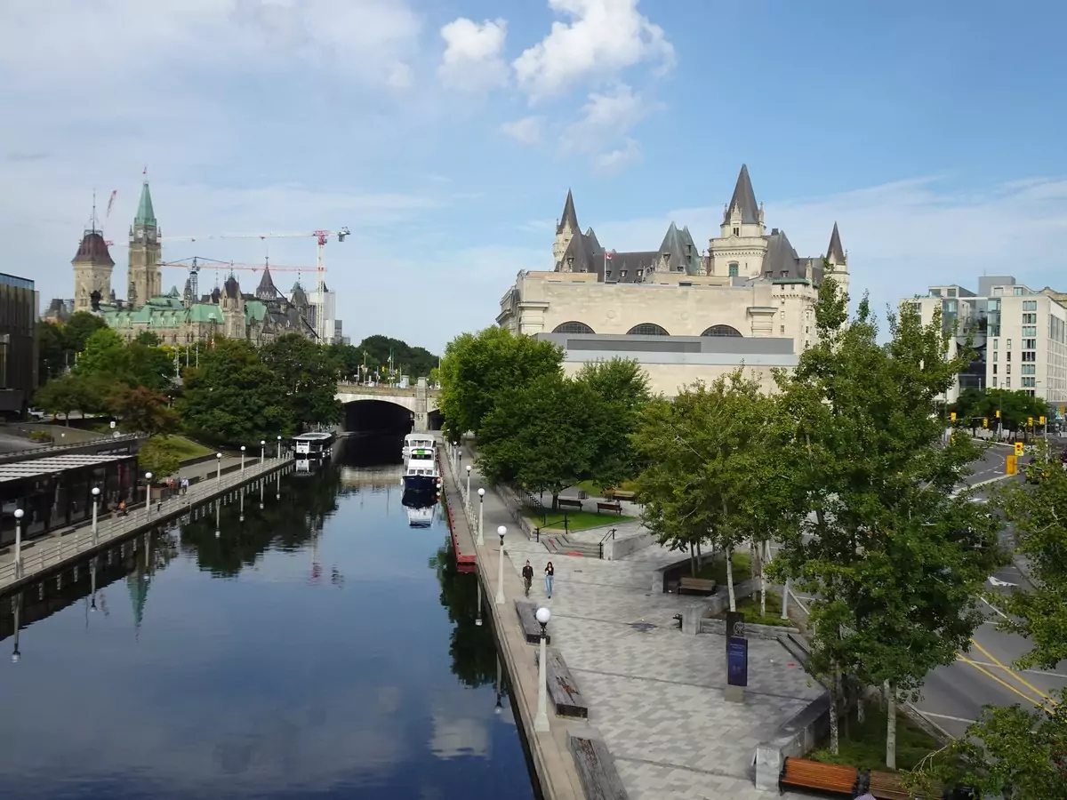 Blick-auf-PARLIAMENT-HILL